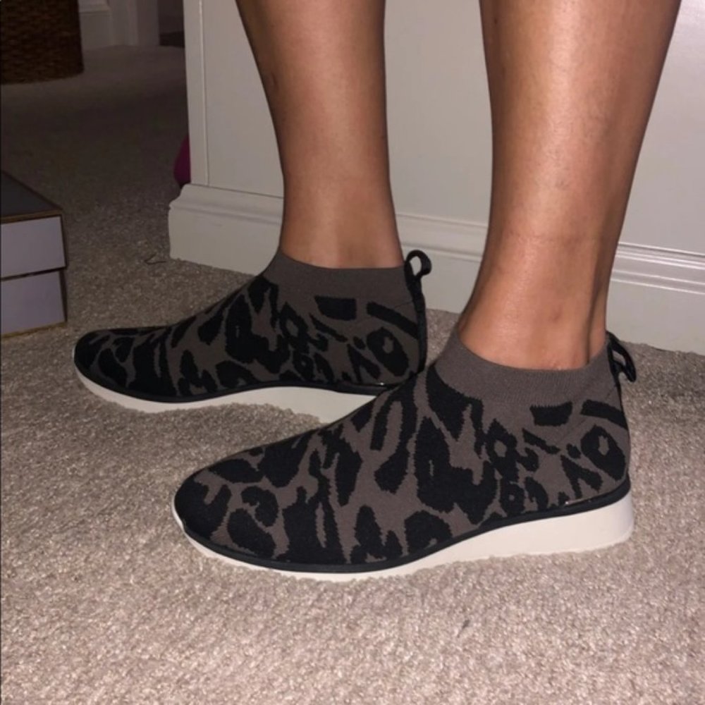 Sz 9 Louise et Cie Leopard Print Lo Breyson Sock Sneaker